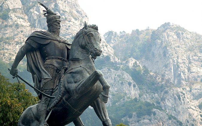 Ђурађ Кастриот (Кастриотић), познатији као Скендербег је био Србин