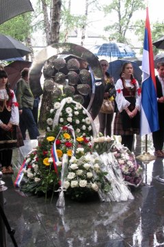 Положени венци на споменику бањалучким бебама