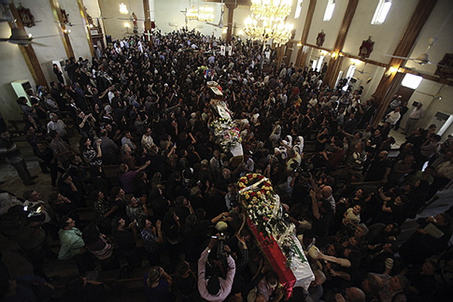 Сахрана жртава убијених у највећој католичкој цркви у Багдаду