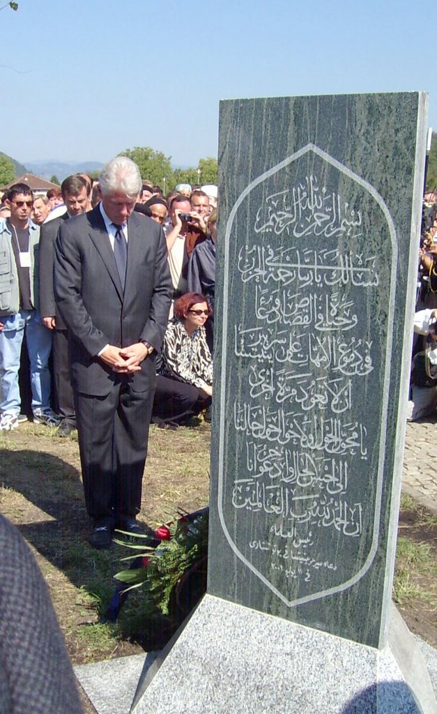 What is this monument inscribed in Arabic script doing in Srebrenica (Potocari village), Bosnia? What is ex-president of the United States, Bill Clinton, doing here at the unveiling of this Arabic-inscribed monument dedicated to fallen al Qaeda Mujahedeen fighters in Srebrenica-Potocari, Bosnia? Why is Clinton bowing to this monument?