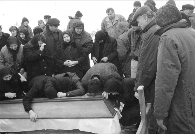 Bosnian Serb family members grieve over their dead loved ones – brutally murdered by Izetbegovic’s/Oric’s Islamist troops.