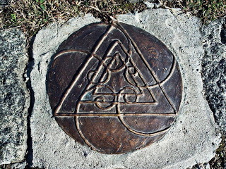 Авала – „знак“ испред Споменика Незнаном Јунаку