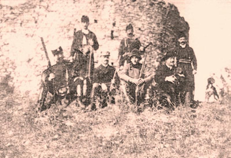 Принц Ђорђе, Мика Алас и друштво у лову, крај зидина Жрнова