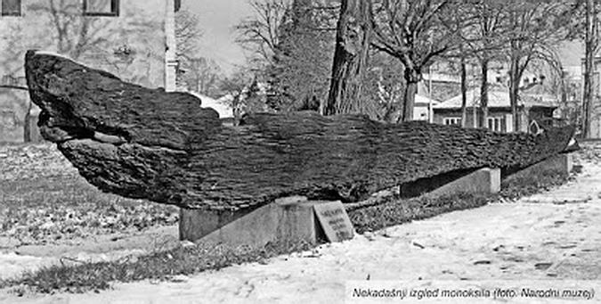 Чамац моноксил из 7. века нове ере, откривен је 1954. године у селу Црквенац, у близини Свилајнца. Пре скоро миленијум и по њиме су Моравом пловили стари Словени, а данас, у центру Крагујевца.