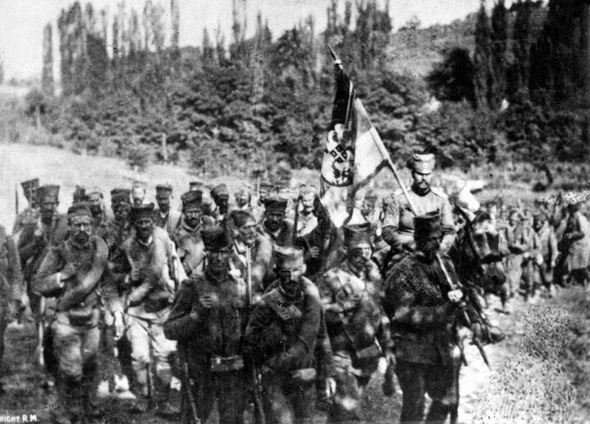 4. пешадијски пук првог позива на положају код Гучева, септебмар 1914. На коњу командант пука потпуковник Душан Пурић