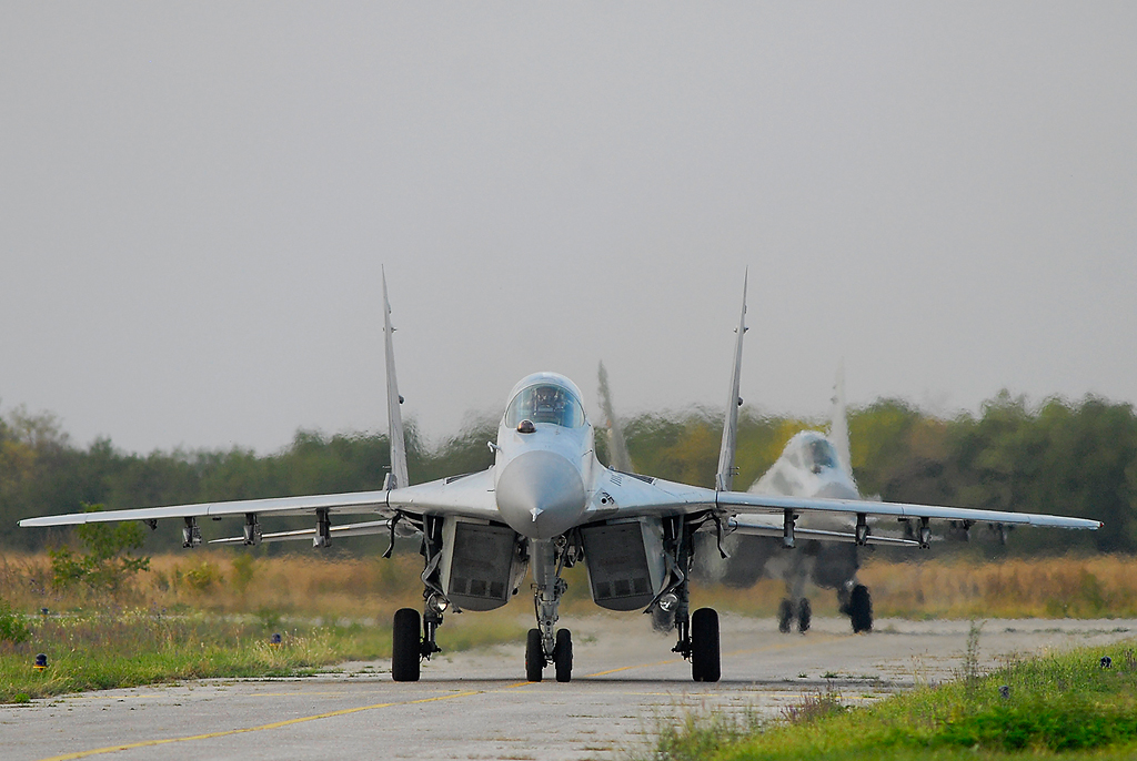 Авиони „МиГ 29“ на аеродрому Батајница