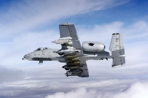 A-10 Тандерболт II у лету, са спољним наоружањем.