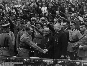 Немачки архиви чувају податке које више нису тајне. У тим списима се каже да је „Света столица“ из Ватикана потписала Рајхсконкордат (Царски уговор) са Хитлеровим режимом. Исти уговор потписан је између Ватикана и нацистичких режима у Италији и Шпанији. Њиме је „регулисан“ слободни лов на Јевреје и трасиран будући холокауст у Другом светском рату. ...Хитлер је једном приликом дао чак и изјаву поводом јеврејских погрома, рекавши да он није урадио ништа страшније од онога што католичка црква спроводи већ 1500 година, уназад, према Јеврејима. ...А онда је уследио и међусобни договор између Ватикана и Хитлера по питању одбране ратних злочинаца. „Света столица“ се обавезала на чврсту верност нацистичком режиму, снабдевајући немачке крвнике кривотвореним пасошима, омогућујући им бекство у Јужну Америку. ...Данас више нема тајни и све се зна. Знају то и Хрвати. Али многима у Хрватској не смета тај страшни злочин из прошлости – они се и даље моле свом „богу“ Луциферу из ватиканских катакомби. ...Грозота – какви људи!!!