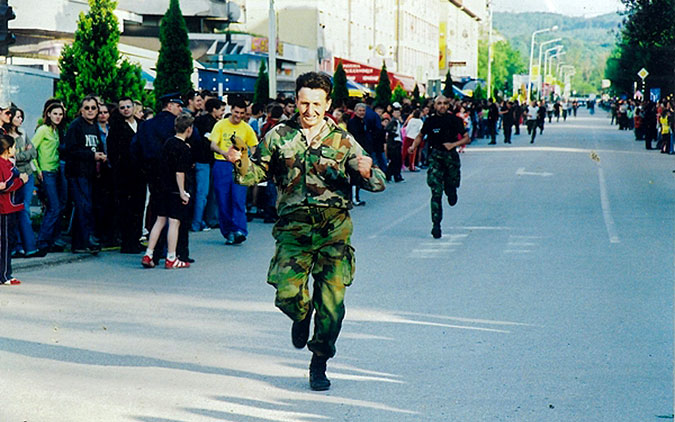 У окружењу хрватско-муслиманских снага се 10. априла 1992. године нашло и 38 српских војника у војном објекту „Рабић“ код Дервенте, а непријатељ је тражио њихову предају и предају објекта.
