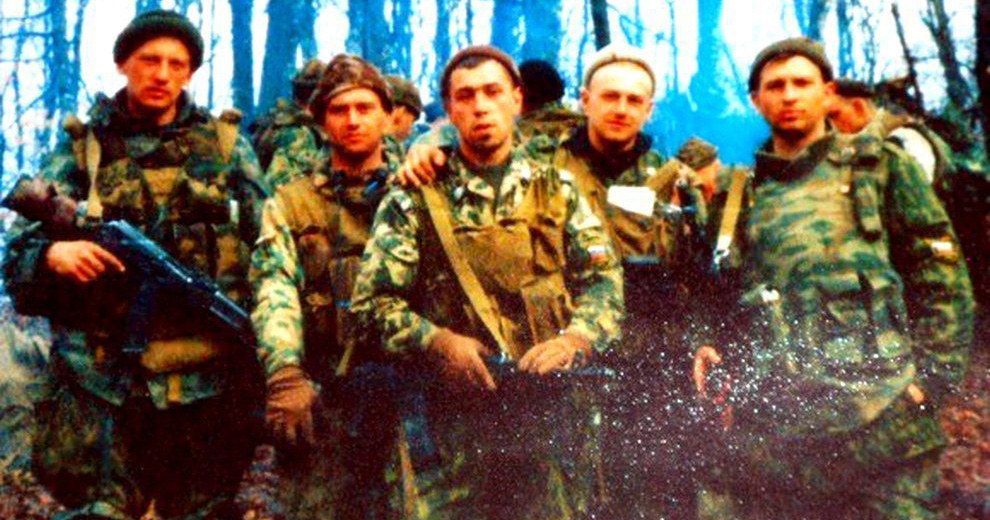 1. марта 2000. године, у жестоком боју у Аргунској клисури погинула је Шеста чета Псковских падобранаца. Погибија те целе чете потресла је и уздрмала читаву земљу. Тада, 2000. године много се писало о догађајима од 1. марта.